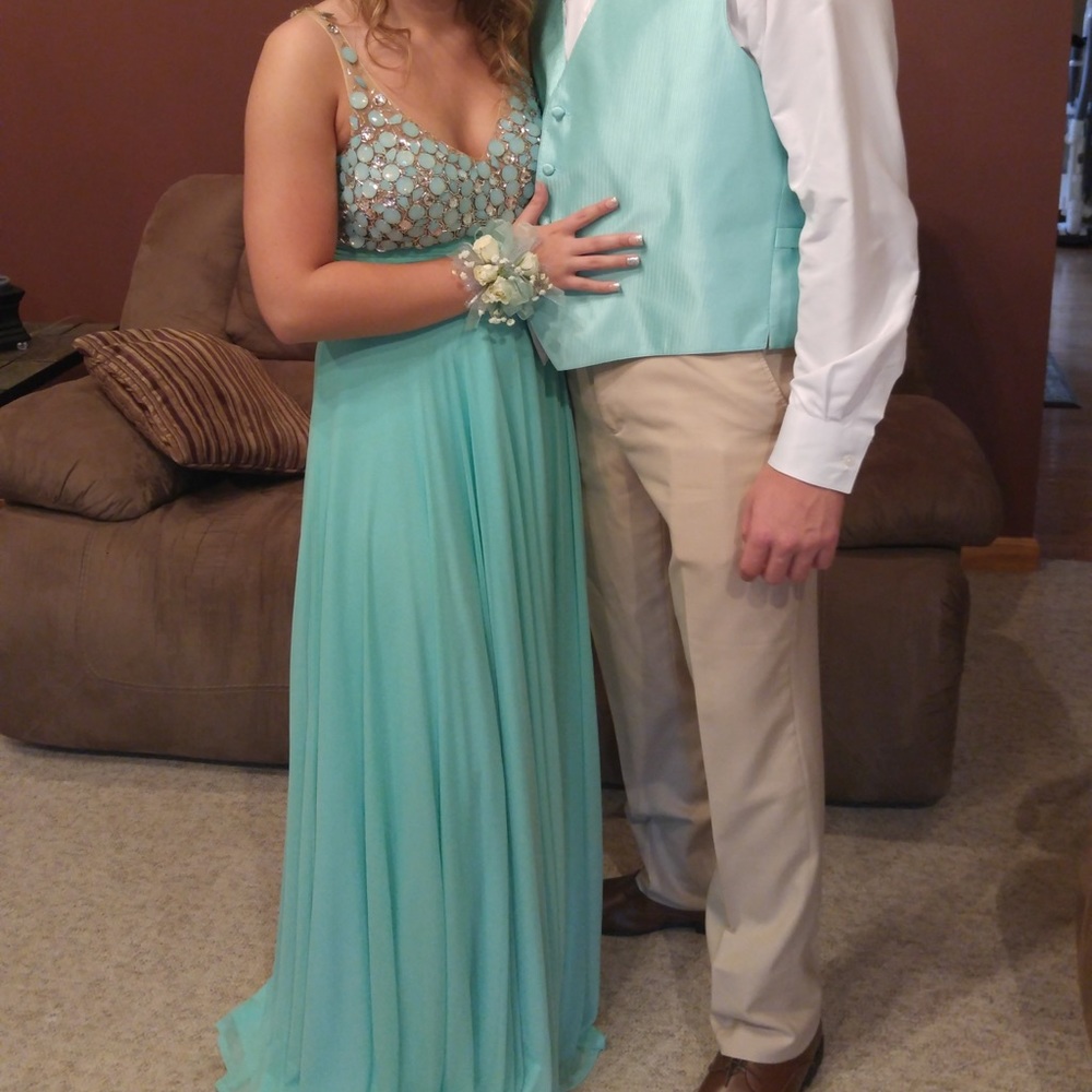 Prom dress - Picture 2 of 2